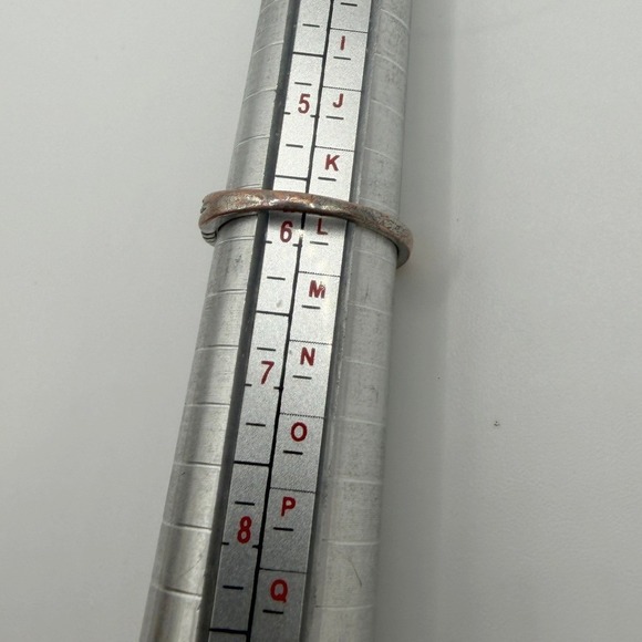 Rose Gold Tone Twisted Band Ring Size 5.75 Rhinestone Sparkle - Picture 5 of 5